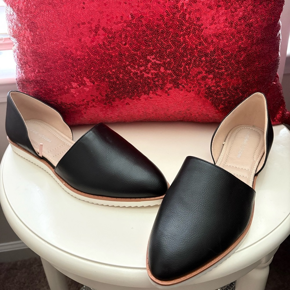 NEW Adrienne Vittadini “LATKA” Black Leather Flats